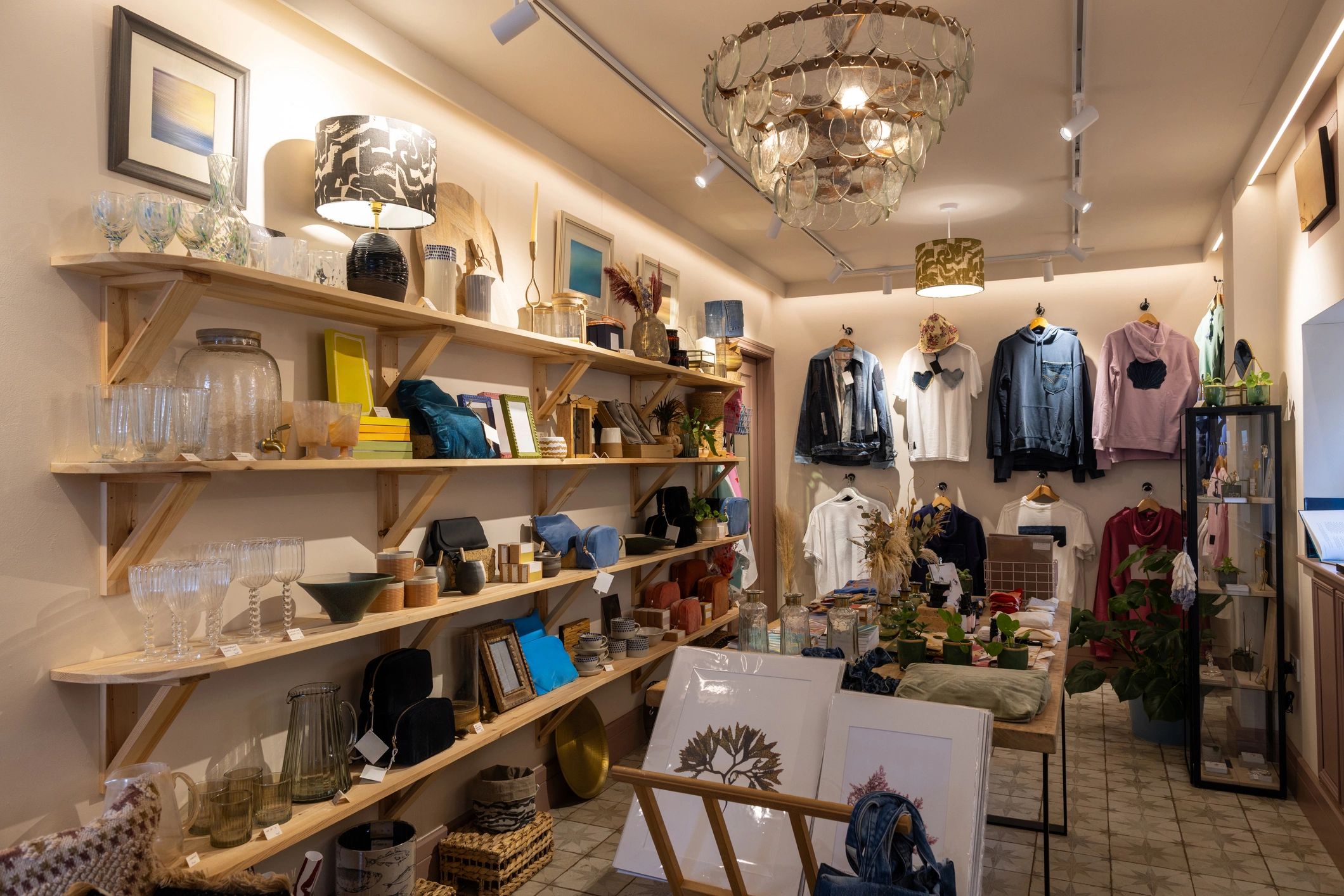 Retail environment for consumer product sourcing enquiries